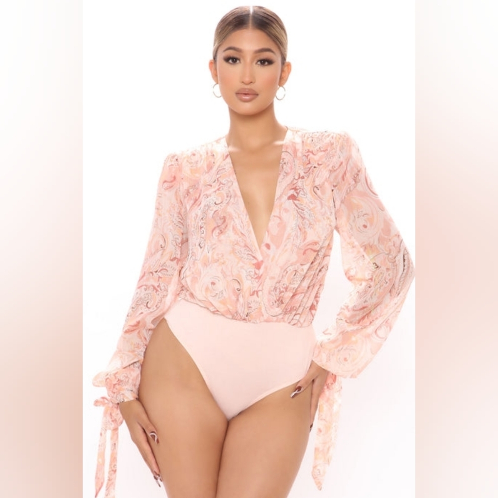 💘 NWT Fashion Nova Paisley Long Sleeve Deep V Bodysuit XL - Picture 2 of 12